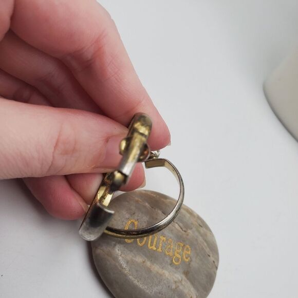 Antiquated distressed hoop Earrings clip on - Picture 4 of 4